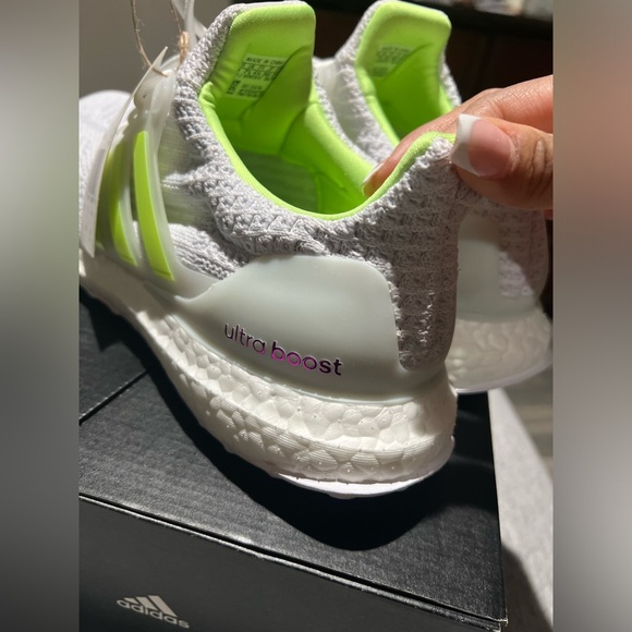 NIB Adidas ultra boost women’s size 9 - Picture 2 of 5